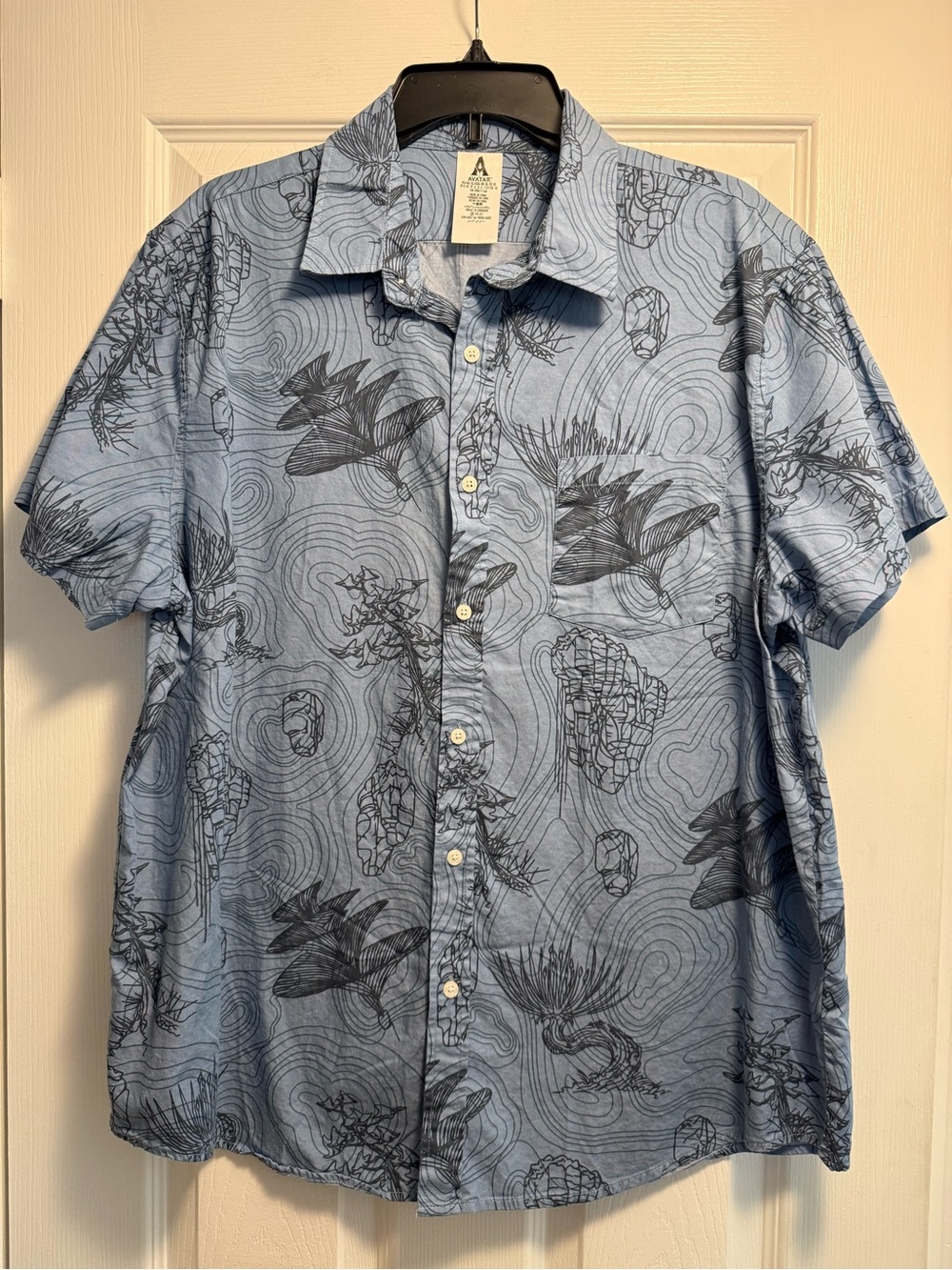 NWOT Disney Avatar Men’s Light Blue Printed Short-Sleeve Button-Up Shirt